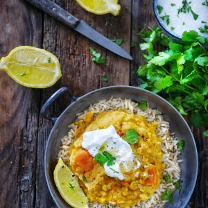 Dahl de lentilles sur riz, citron et yaourt