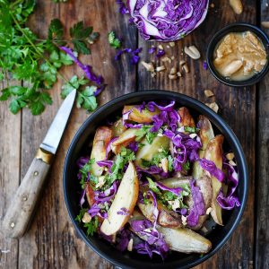 Salade de pommes de terre et chou rouge.