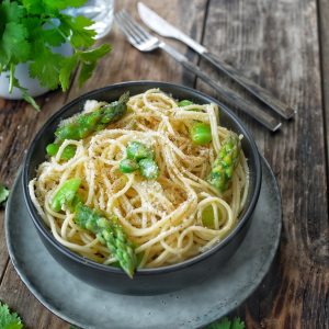 spaghettis aux asperges vertes et feves