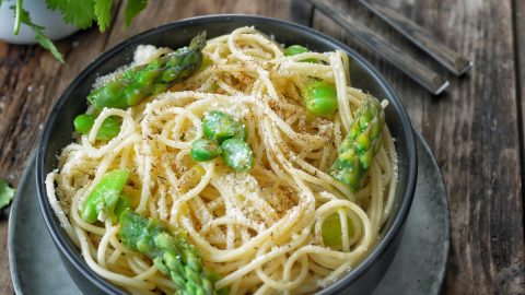 spaghettis aux asperges vertes et feves