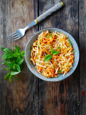 Salade de carottes et pommes râpées avec menthe