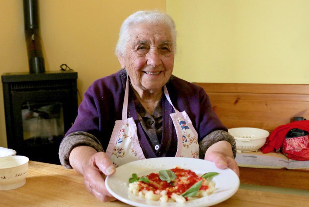 Quand les grands-mères italiennes partagent leurs secrets pour faire la pasta