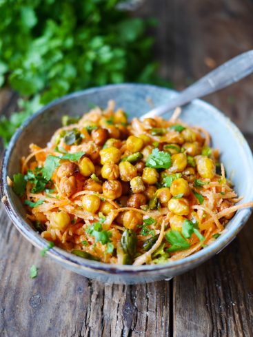 Salade de carottes râpées et pois chiches grillés