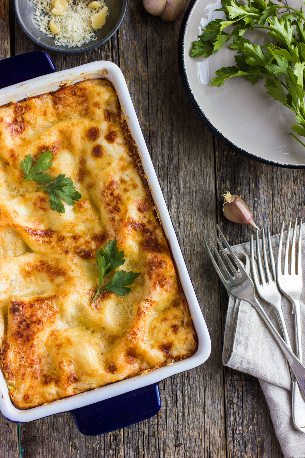 Lasagnes maison, ingrédients frais, vue de dessus