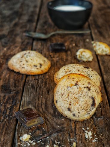 Biscuits aux pépites de chocolat, lait et chocolat.