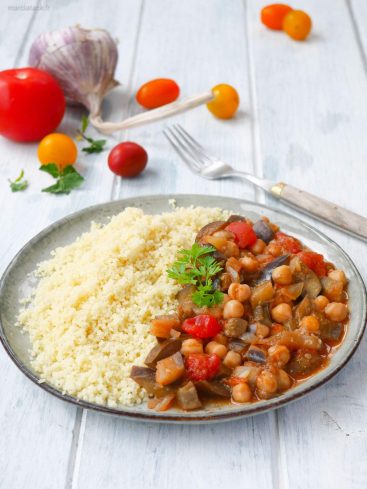 Couscous aux légumes (aubergines, tomates, pois chiches)