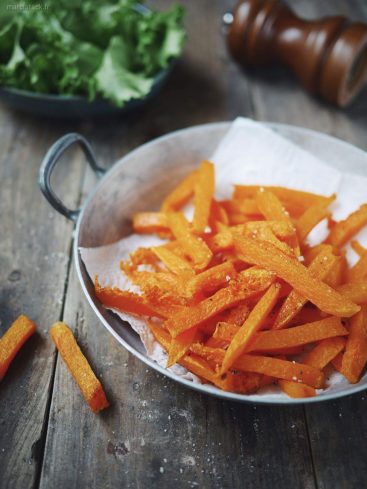 Frites de patates douces maison dans un plat