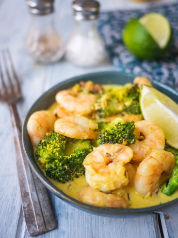 Curry de crevettes et brocolis avec citron vert