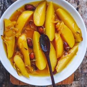 Tajine de coings aux amandes, plat traditionnel