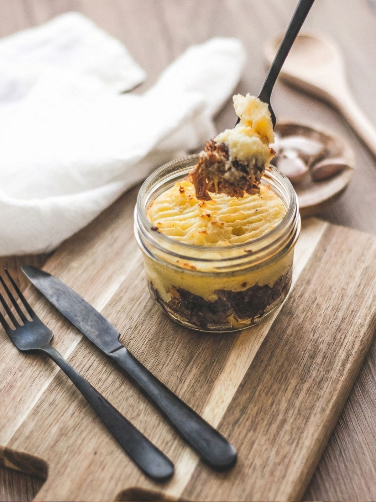 Hachis Parmentier en bocal avec fourchette et couteau