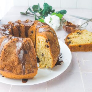 Gâteau Bundt aux pépites de chocolat et glaçage