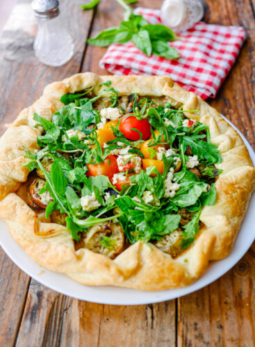 Tarte froide aux aubergines, chèvre et roquette