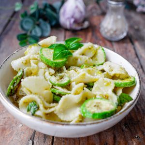 Pâtes aux courgettes et pesto, cuisine végétarienne