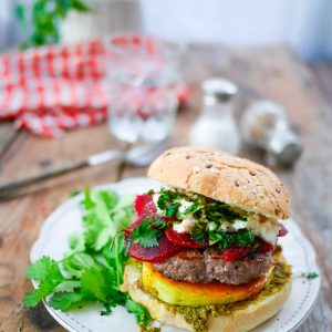 Burger boeuf et tranches de betteraves