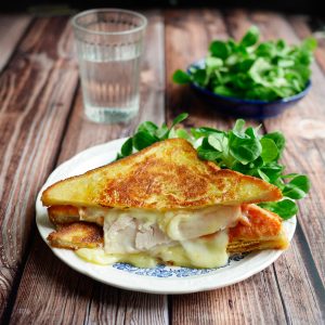 Croque-monsieur au fromage à raclette