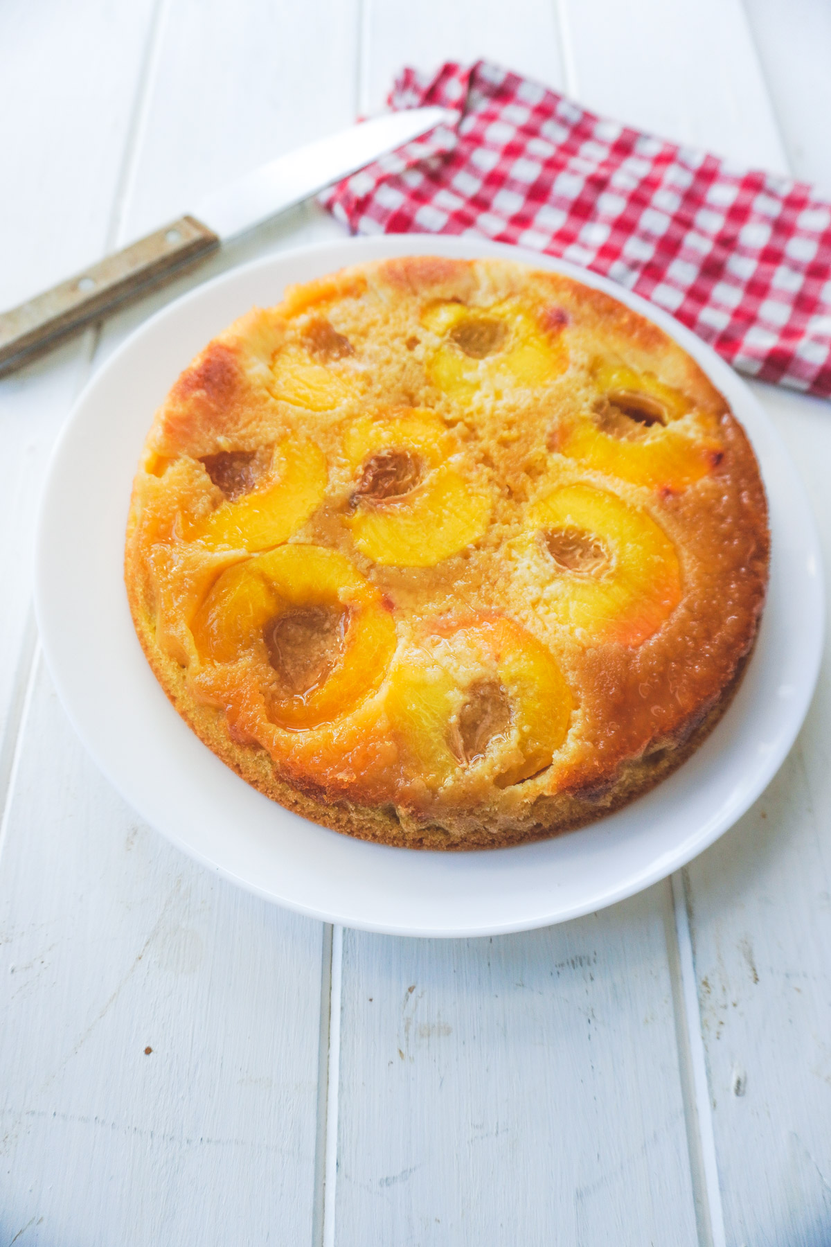 Gâteau aux pêches caramélisées