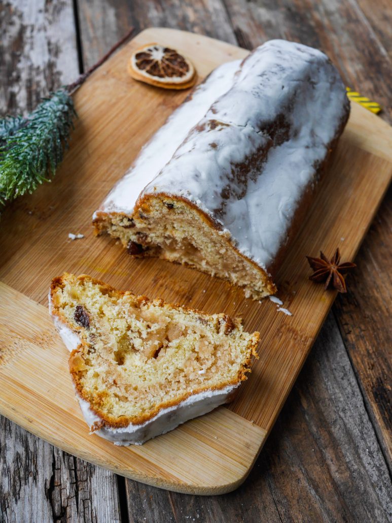 stollen de Noël coupé en tranche