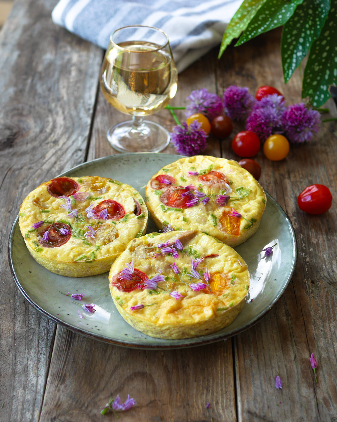 Mini quiches aux tomates et fleurs de ciboulette