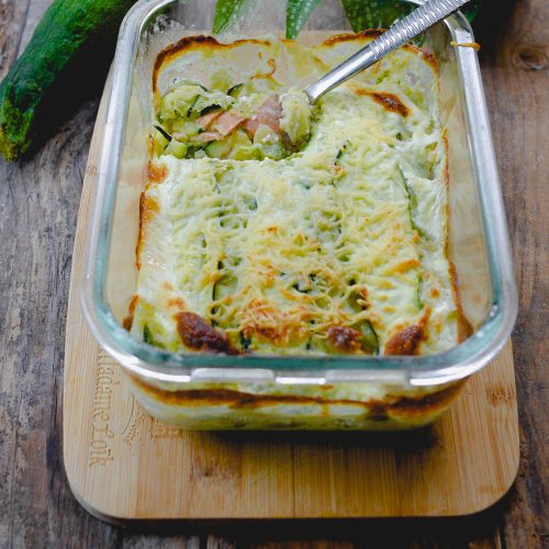 Gratin de courgettes et saumon au fromage gratiné.