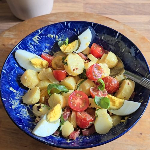Salade de pommes de terre, tomates et œufs