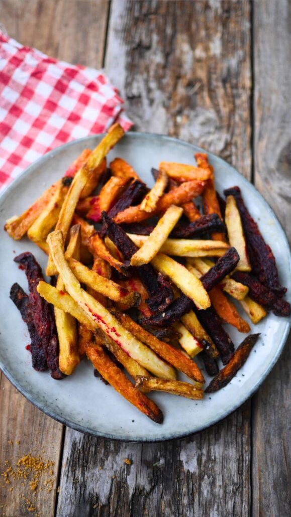 assiette de frites de panais, carottes et betterave