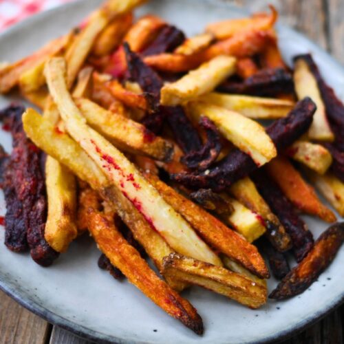 Frites de légumes racines : betterave, carotte, panais.