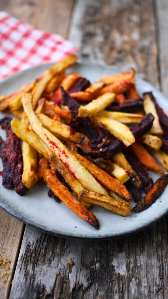 assiette de frites de panais, carottes et betterave