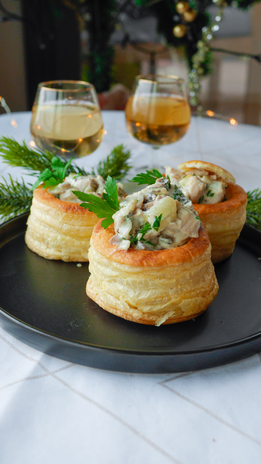 Bouchées à la reine, fête, vin blanc.