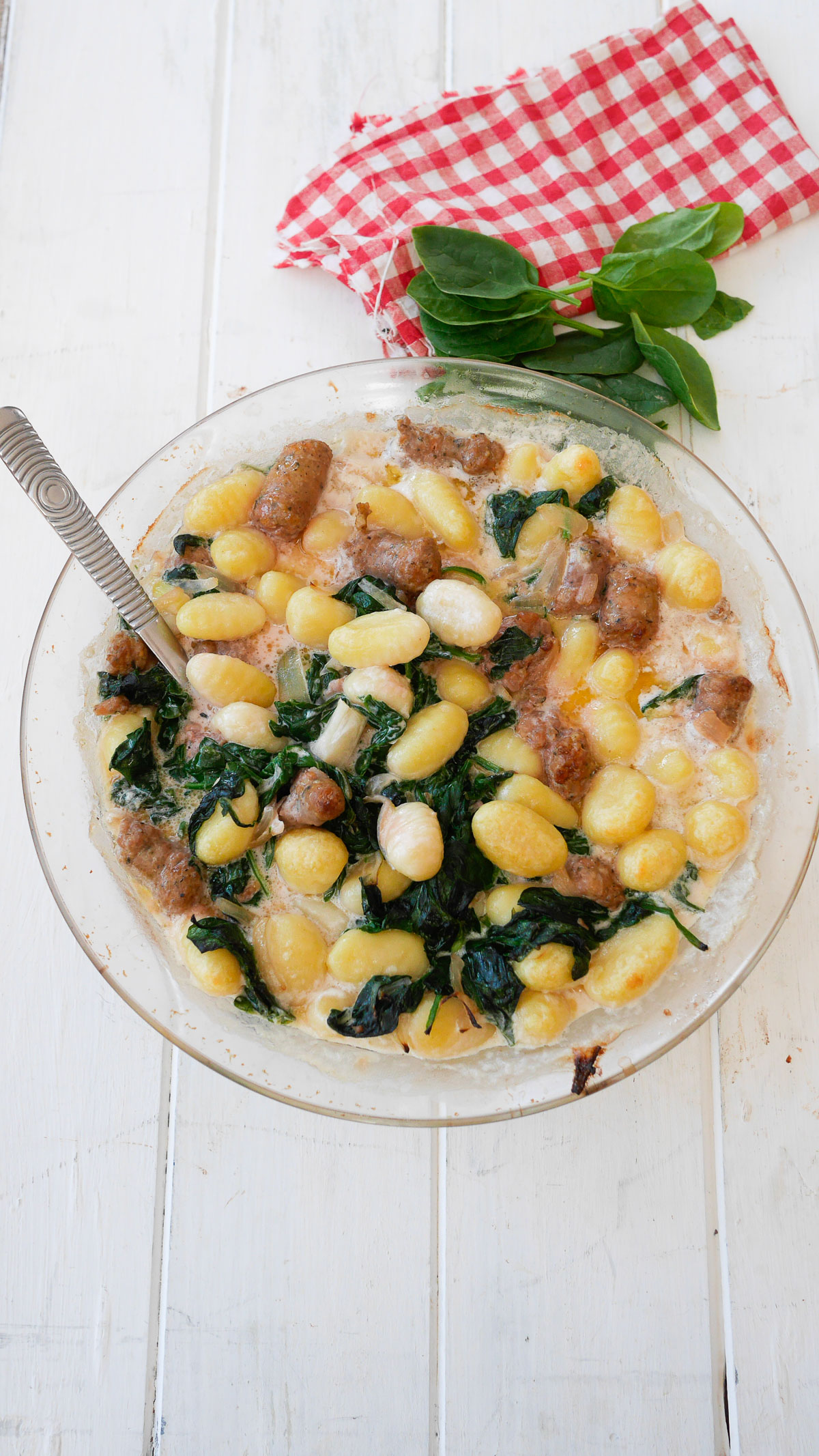 gratin de gnocchis aux épinards et aux chipolatas