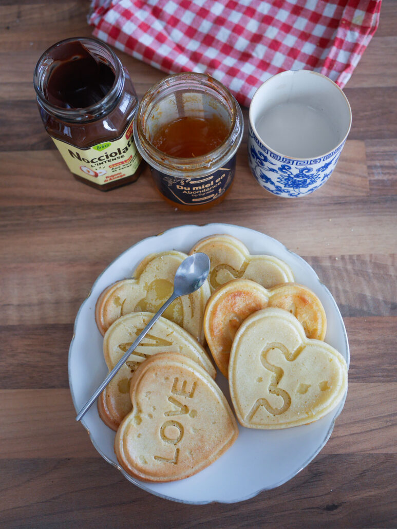 pancakes cuits au four en forme de coeur