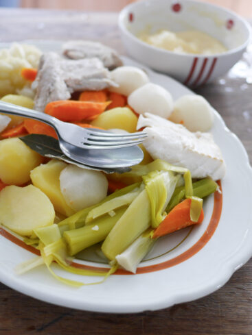 Aïoli avec légumes, poisson et sauce à l'ail