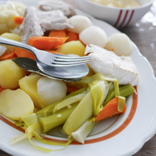 Aïoli avec légumes, poisson et sauce à l'ail