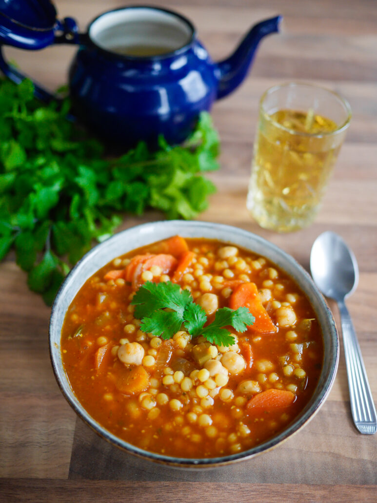 Soupe berkoukes servie en bol