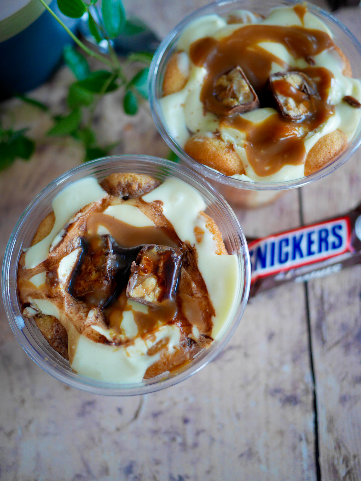 Dessert Snickers en verrine, gourmand et appétissant.