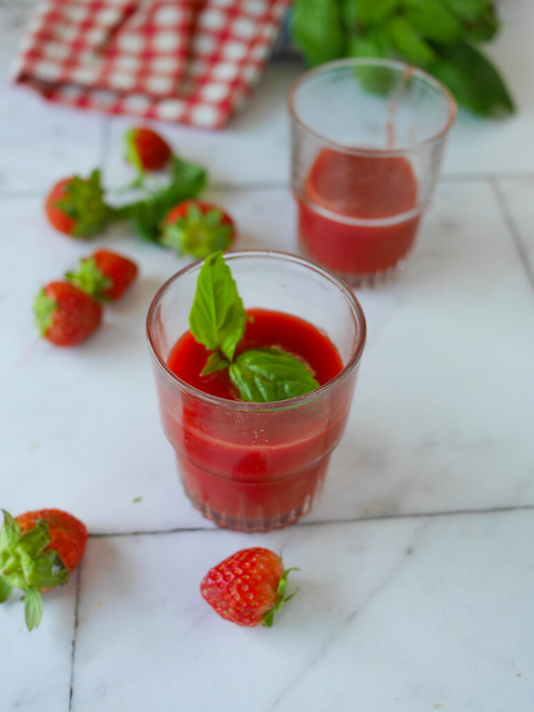 Dessert d’été anti-gaspi à base de fraises mûres du jardin