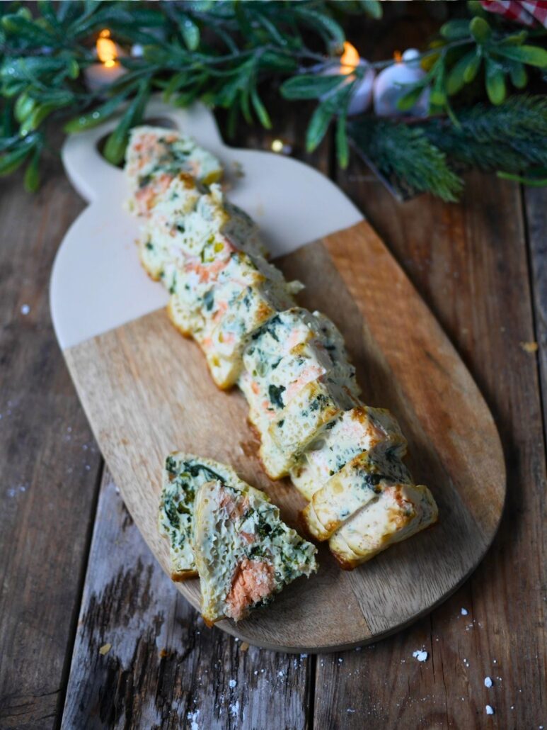 Terrine aux deux saumons et épinards en forme de sapin tranchée vu de dessus