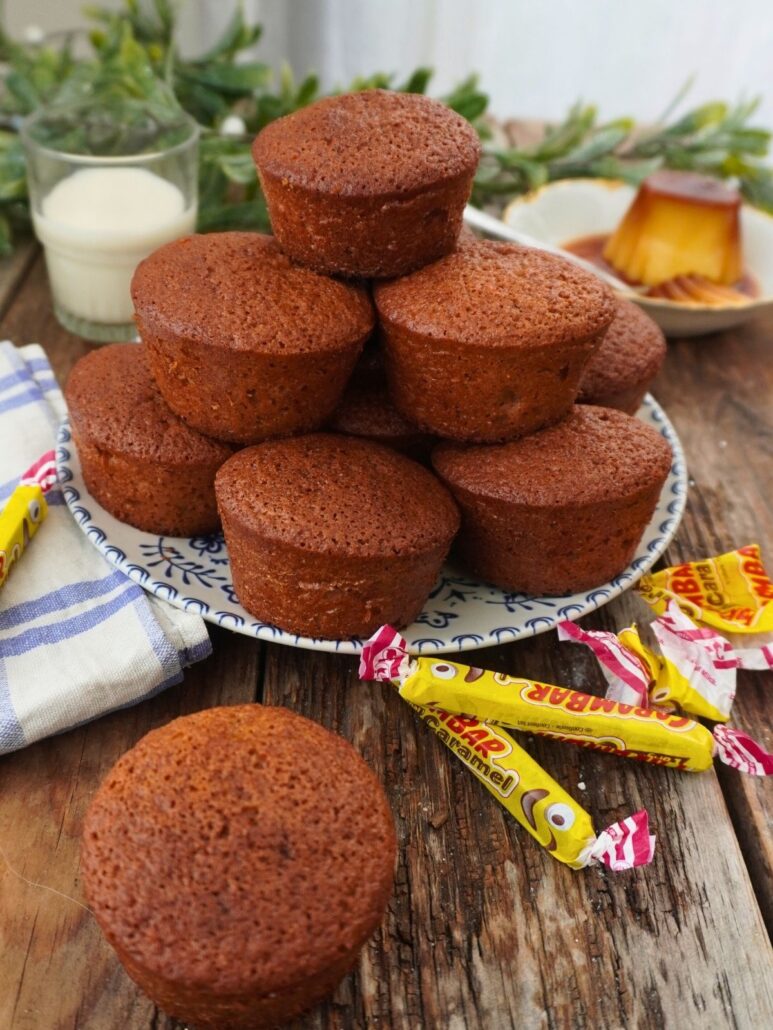 assiette remplie de muffins carambar