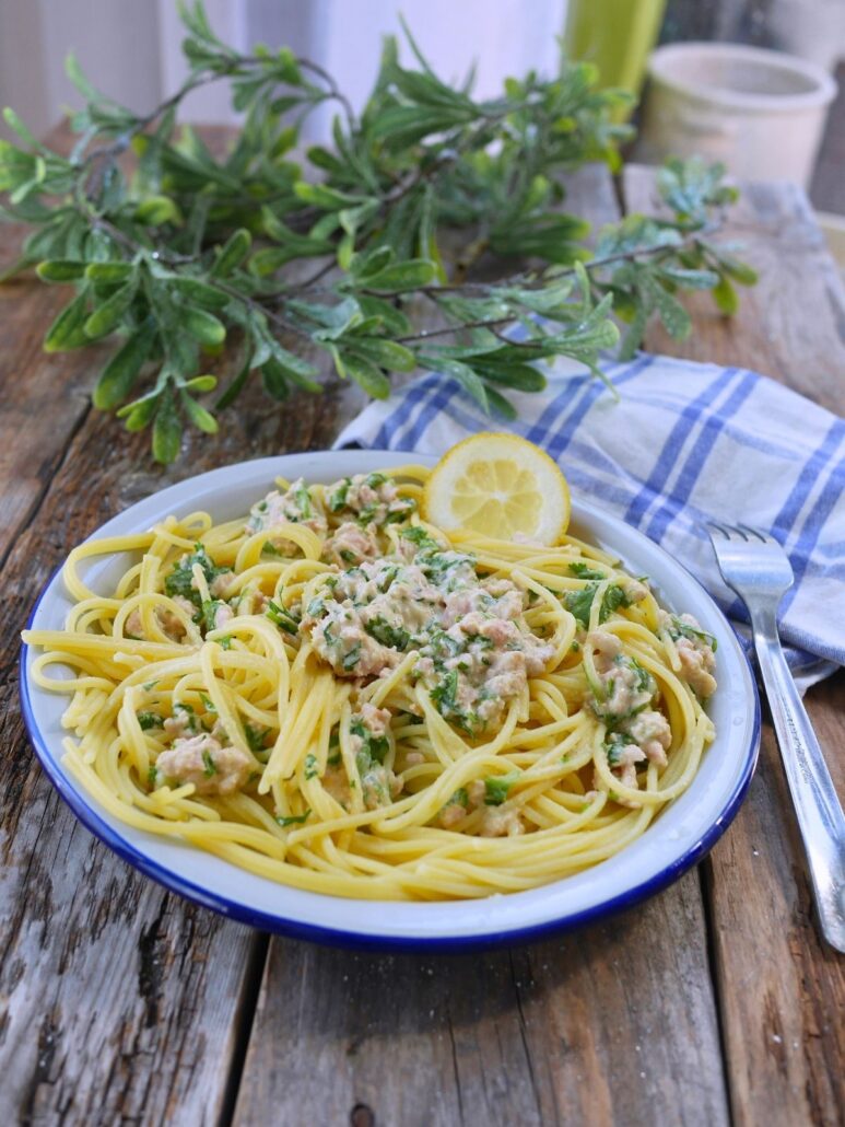 assiette de spaghettis au thon et citron