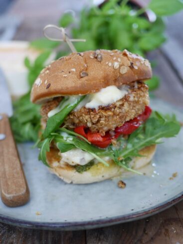 assiette burger poulet pané frit