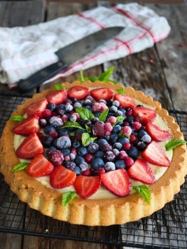 Tarte renversée aux fruits rouges fraises et myrtilles