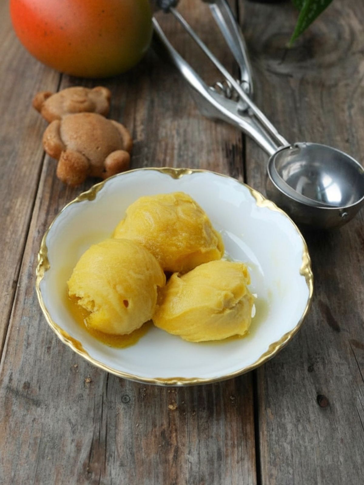 Coupelle avec 3 boules de sorbet mangue