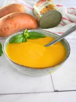 Soupe de patate douce aux pois chiches protéinée